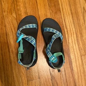Kids size 5 Chacos